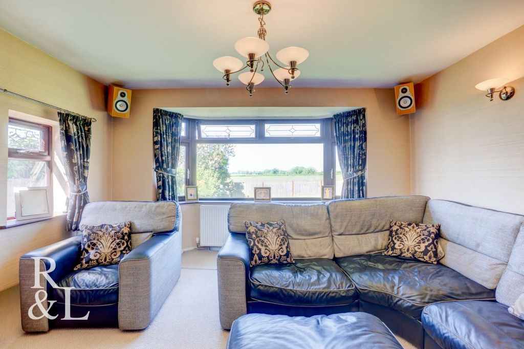 Property photo 3 of 32 10Newtonroad (22).Jpg