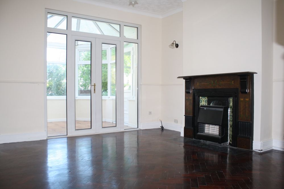 Property photo 3 of 13 Lounge