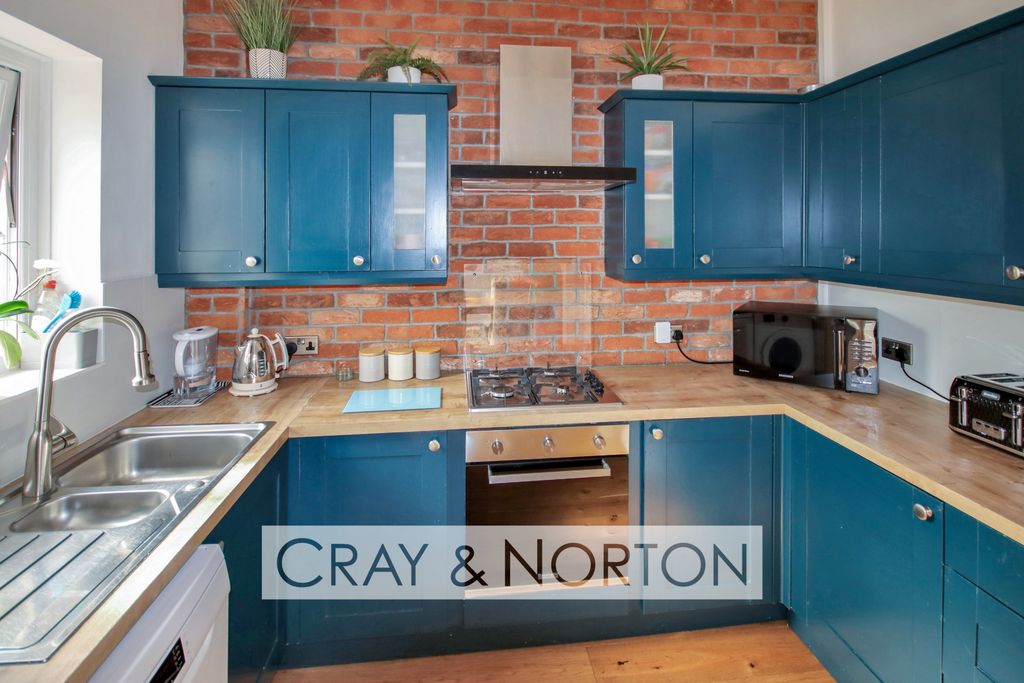 Property photo 2 of 11 Photo 10