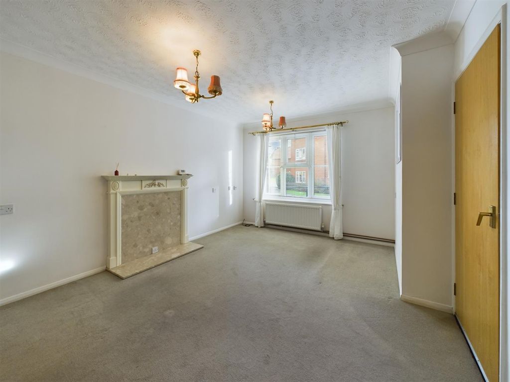 Property photo 3 of 34 Living Room