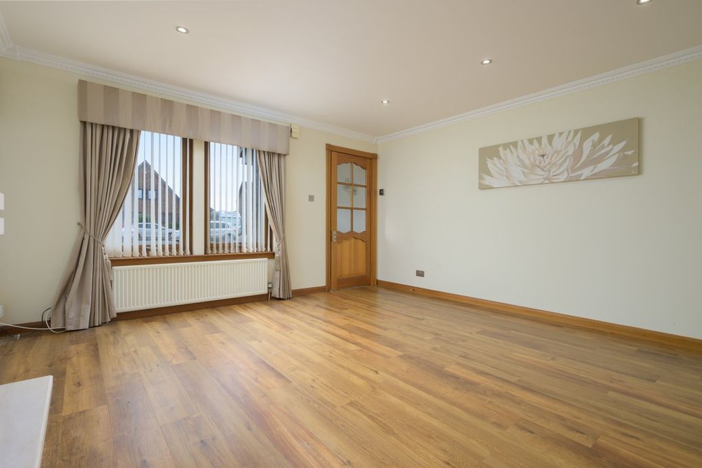 Property photo 2 of 35