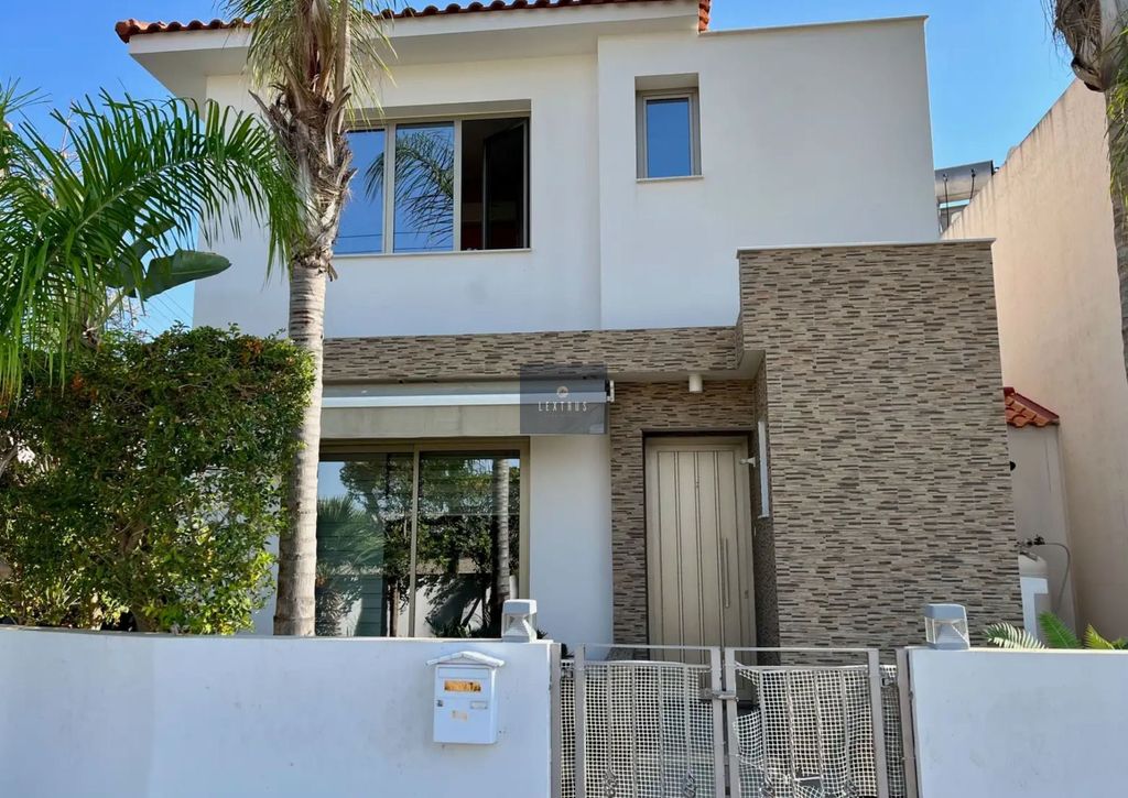 Property photo 2 of 11