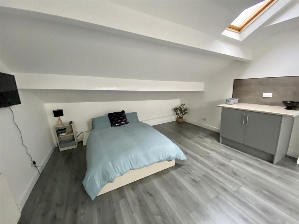 Property photo 3 of 6 Bedroom 5