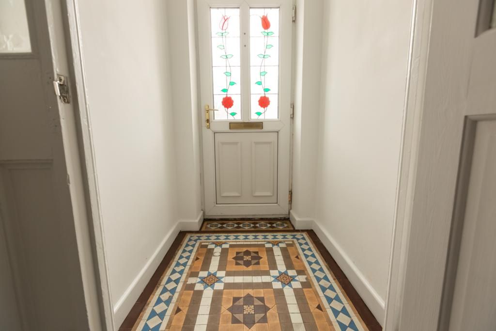 Property photo 3 of 18 Entrance Hall