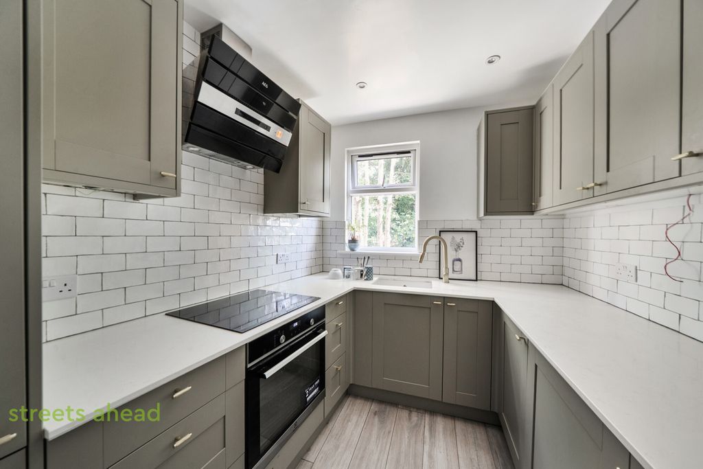 Property photo 3 of 13 2660F965-18F6-471...