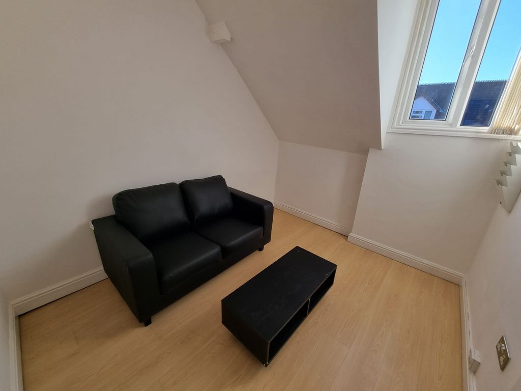 Property photo 1 of 5 Curzon Avenue