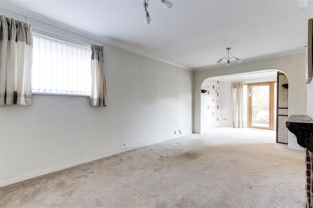 Property photo 3 of 17 760.Jpg