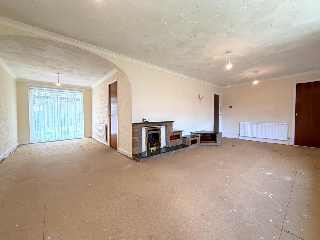 Property photo 3 of 23 Lounge