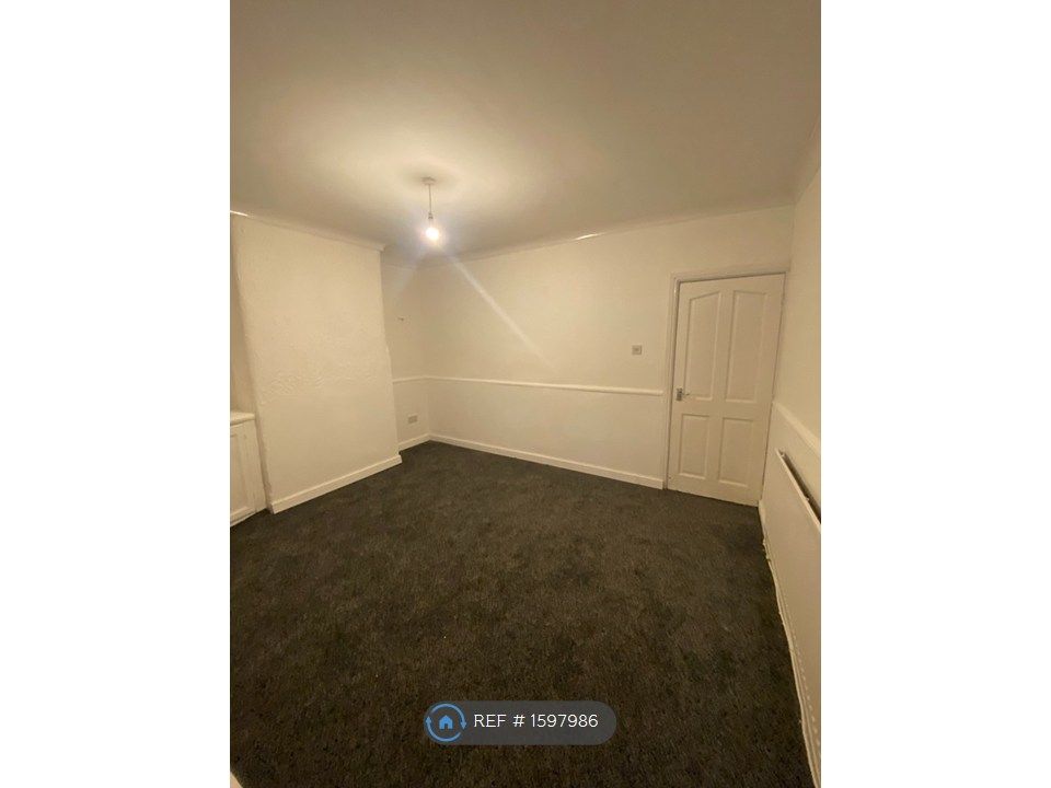 Property photo 2 of 10 Living Room