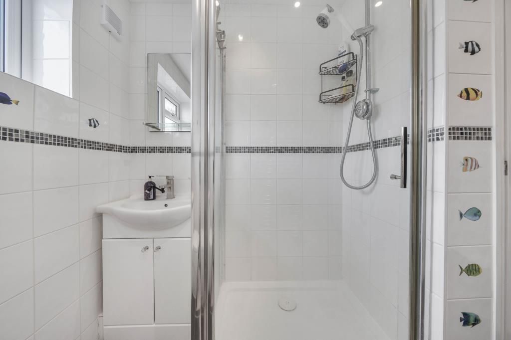 Property photo 3 of 21 Bathroom