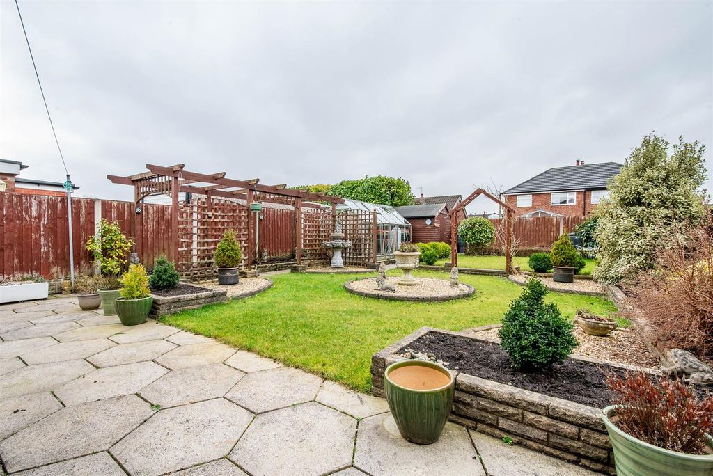 Property photo 2 of 22 Garden