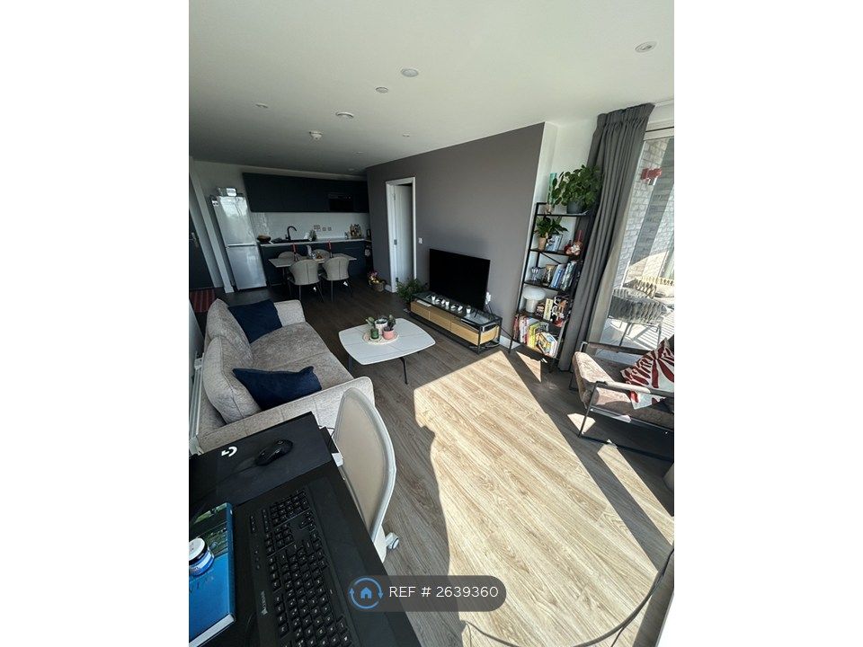 Property photo 3 of 30 Living Room