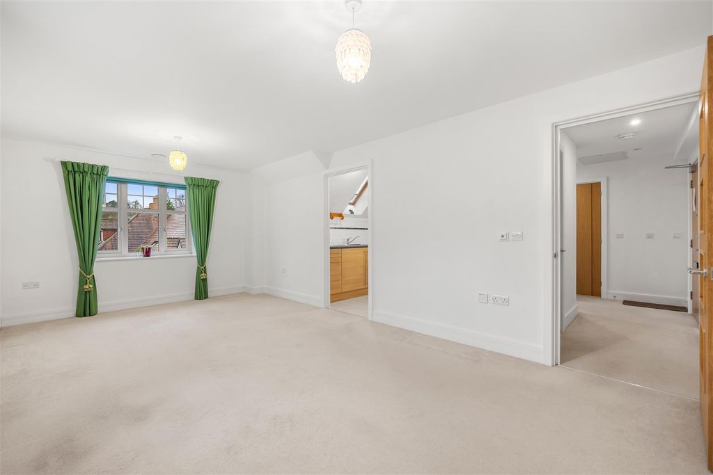 Property photo 3 of 16 Living/Dining