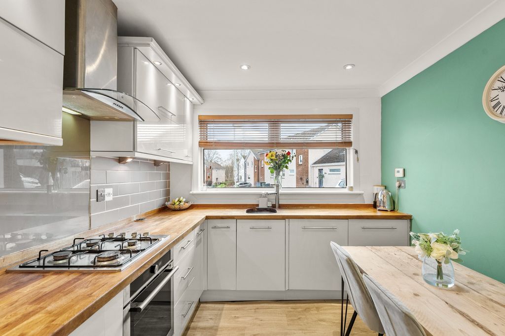 Property photo 3 of 40 4858037