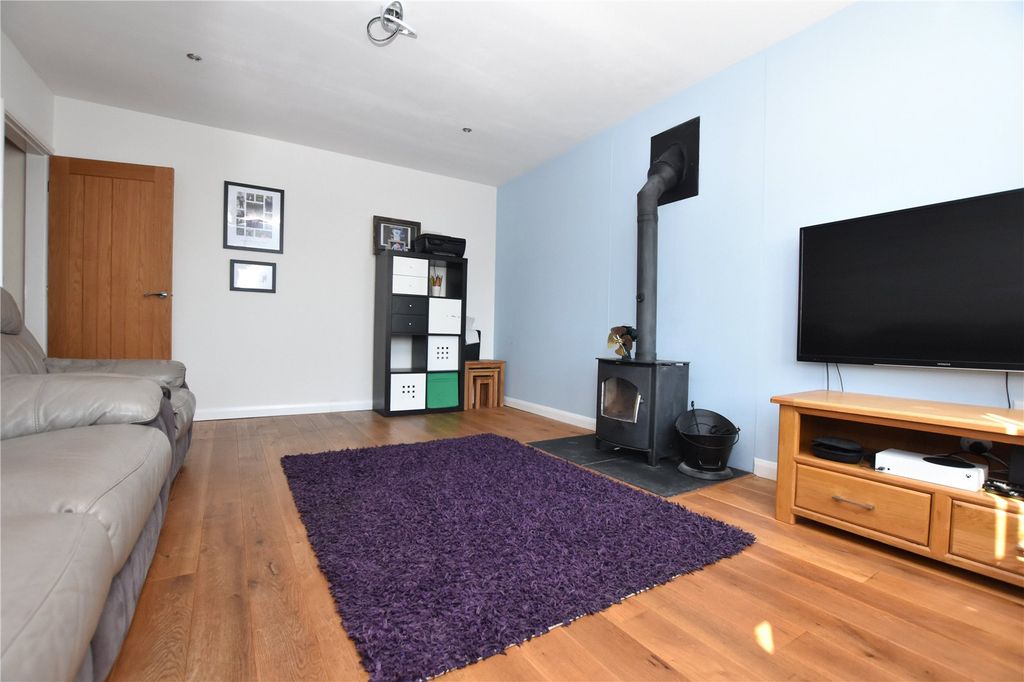 Property photo 3 of 25 Picture No. 12