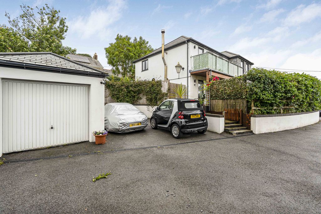 Property photo 1 of 26
