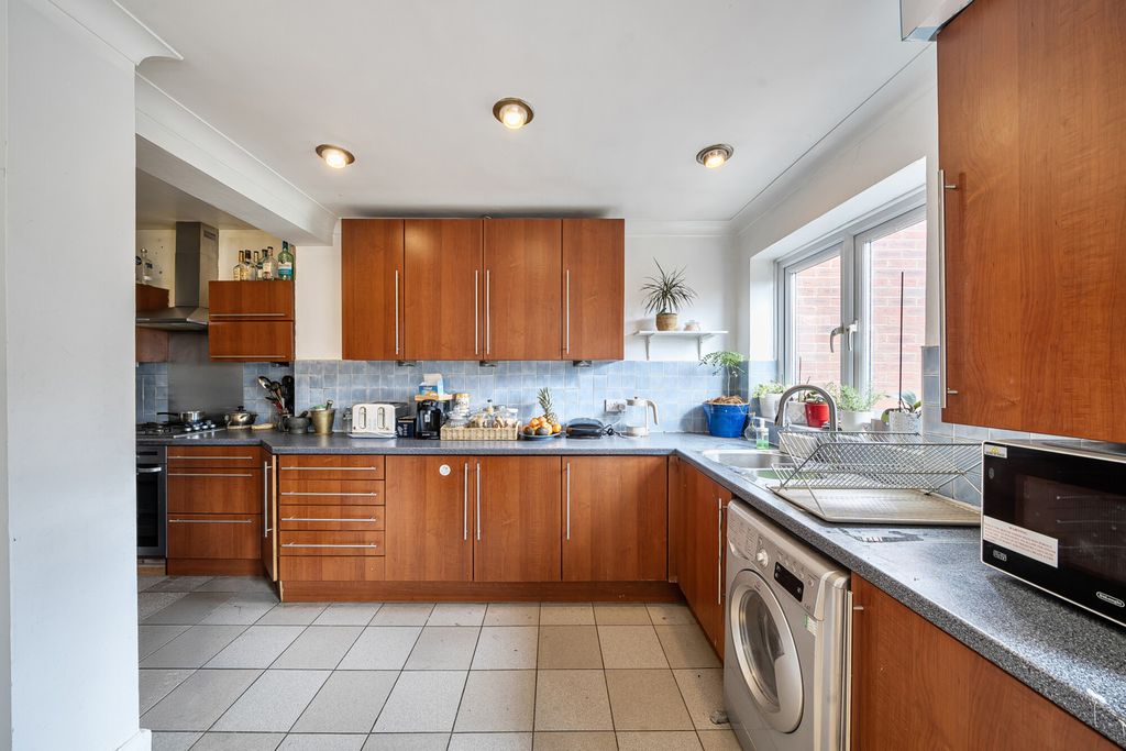 Property photo 2 of 15 1434131-10-69c3d9...