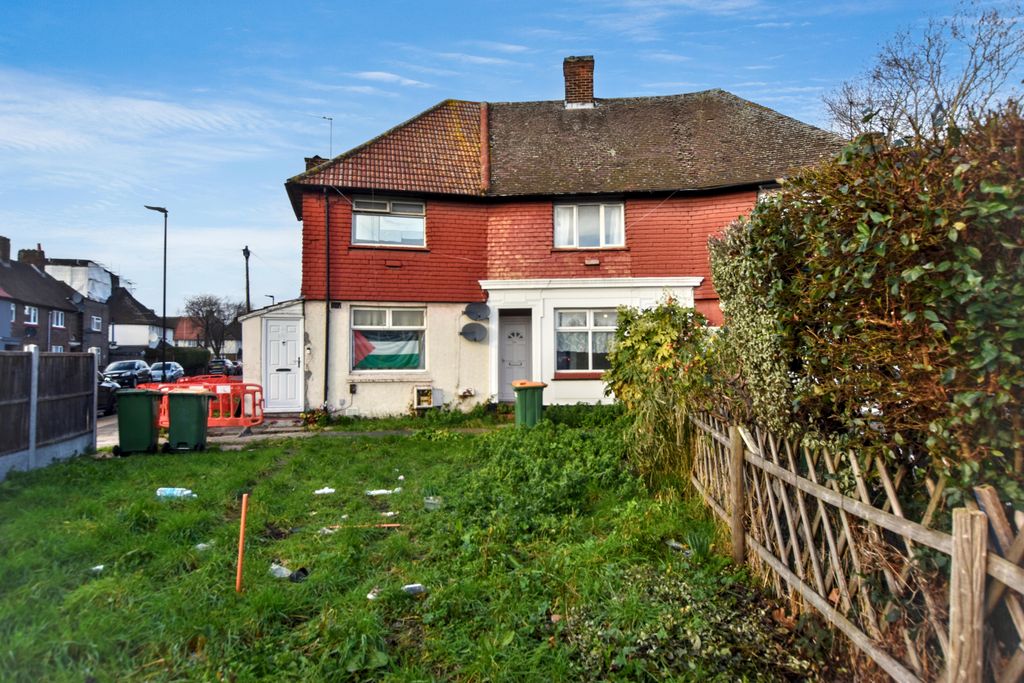 Property photo 1 of 18 224 Prince Regent Lane, Plaistow, London E13 8Se