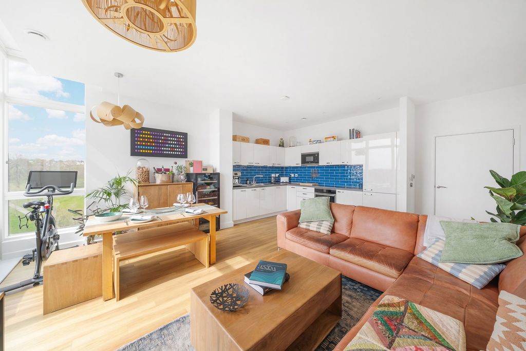 Property photo 3 of 23