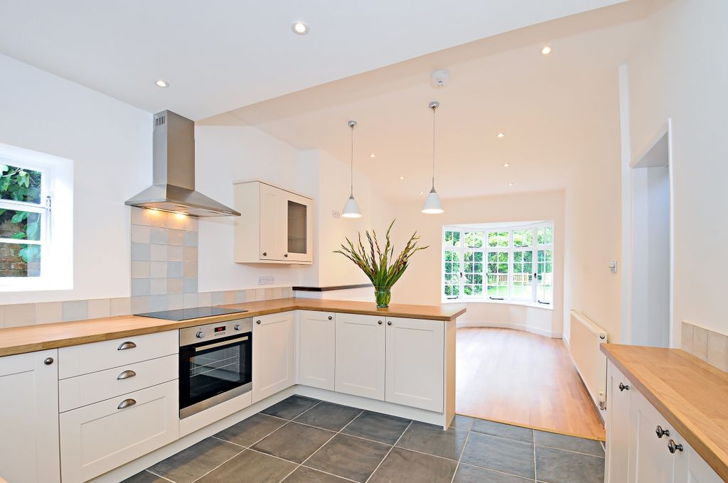 Property photo 2 of 8 Kitchen
