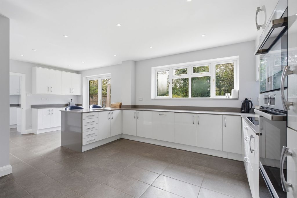 Property photo 3 of 13