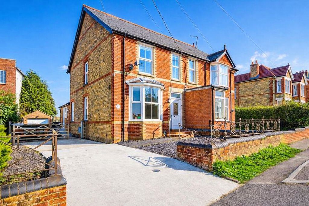 Property photo 1 of 15 3 Bedroom House For Rent