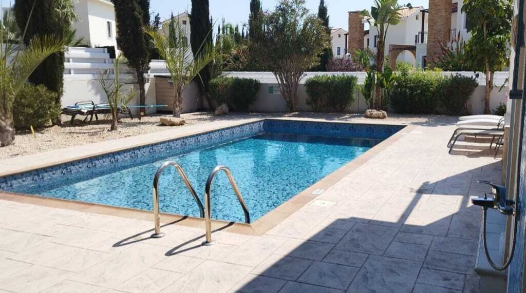 Property photo 2 of 26 Swimming Pool