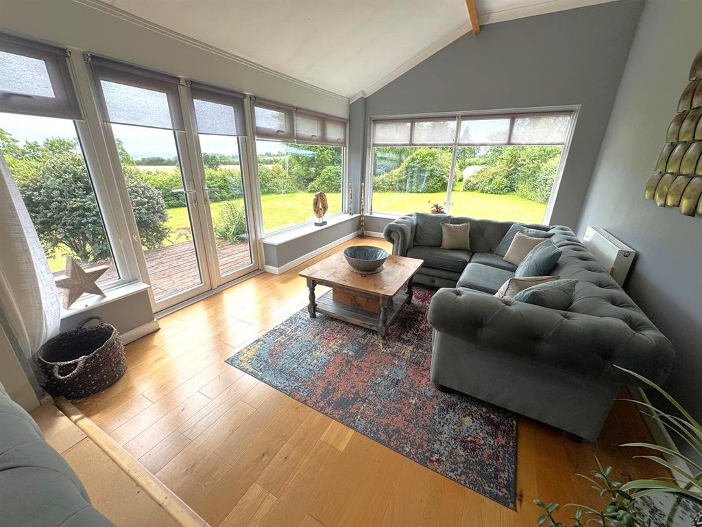 Property photo 2 of 29 Garden Room.Jpeg