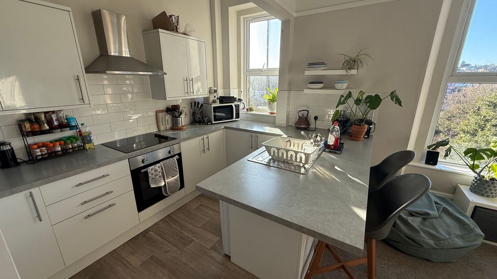 Property photo 3 of 9 Kitchen