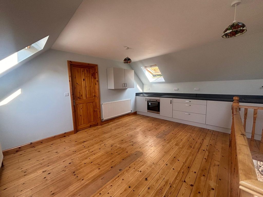Property photo 2 of 11 Image
