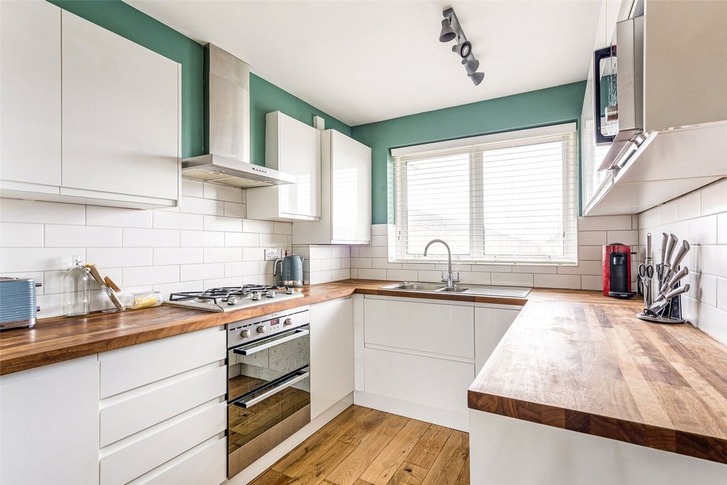 Property photo 3 of 13 Mabley Street, E9