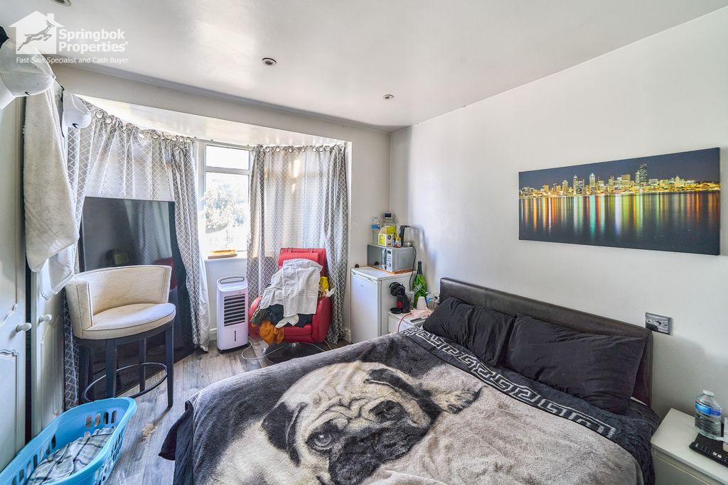 Property photo 3 of 18 2