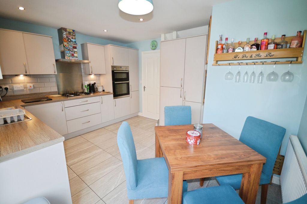 Property photo 3 of 21 Kitchen/Dining Room