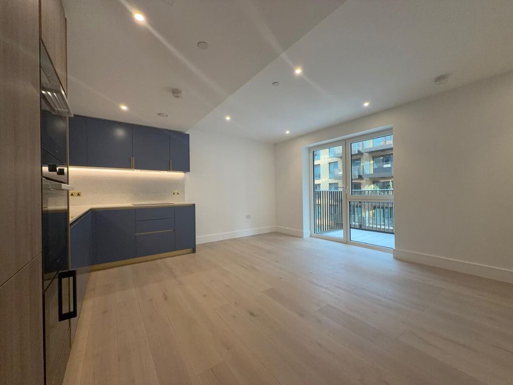 Property photo 3 of 17 Living Room