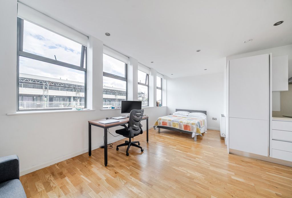 Property photo 3 of 9 1347172-5-68B6c4c...