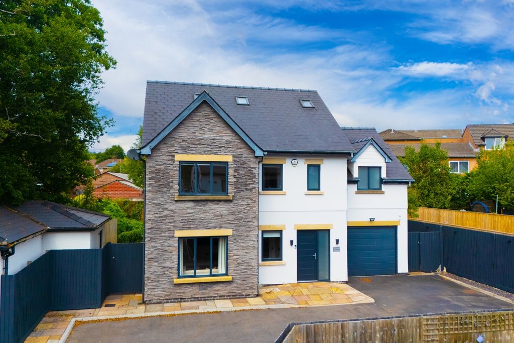 Property photo 3 of 74 Award-Winning Media Team On Every Listing_79