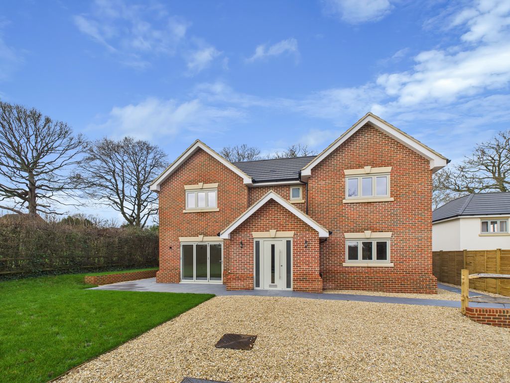 Property photo 2 of 40 Cam05068G0-Pr0061-Still002