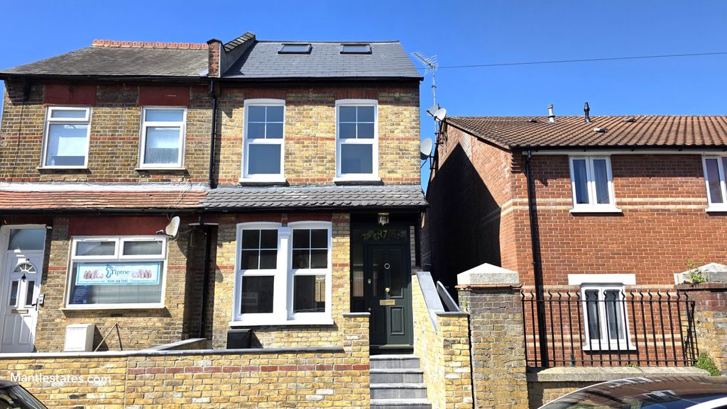 Property photo 1 of 25 4 Bed Semi-Detached House For Sale Brunswick Crescent, London N11