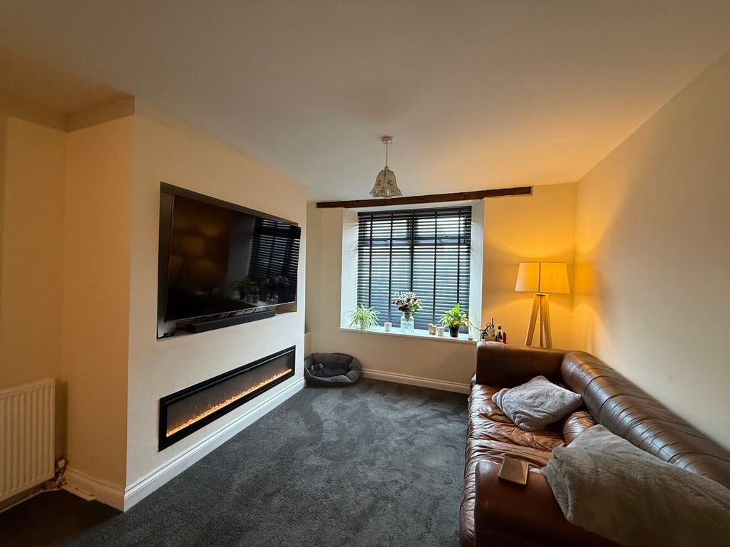 Property photo 2 of 14 Lounge