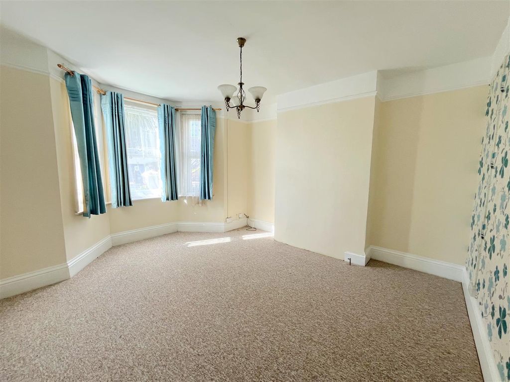 Property photo 2 of 10 Sitting Room