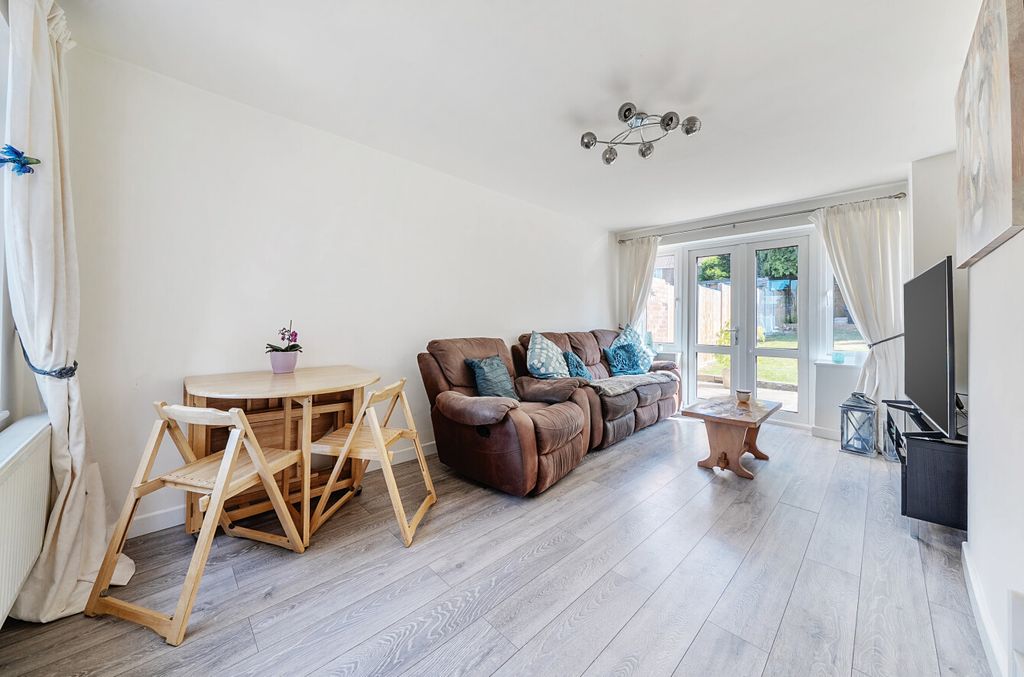 Property photo 2 of 13 1333083-3-6899B22...