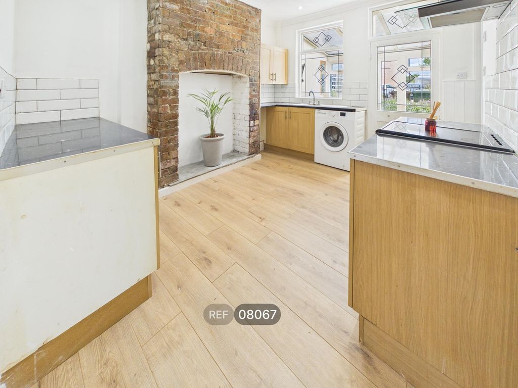 Property photo 2 of 17 Kitchen