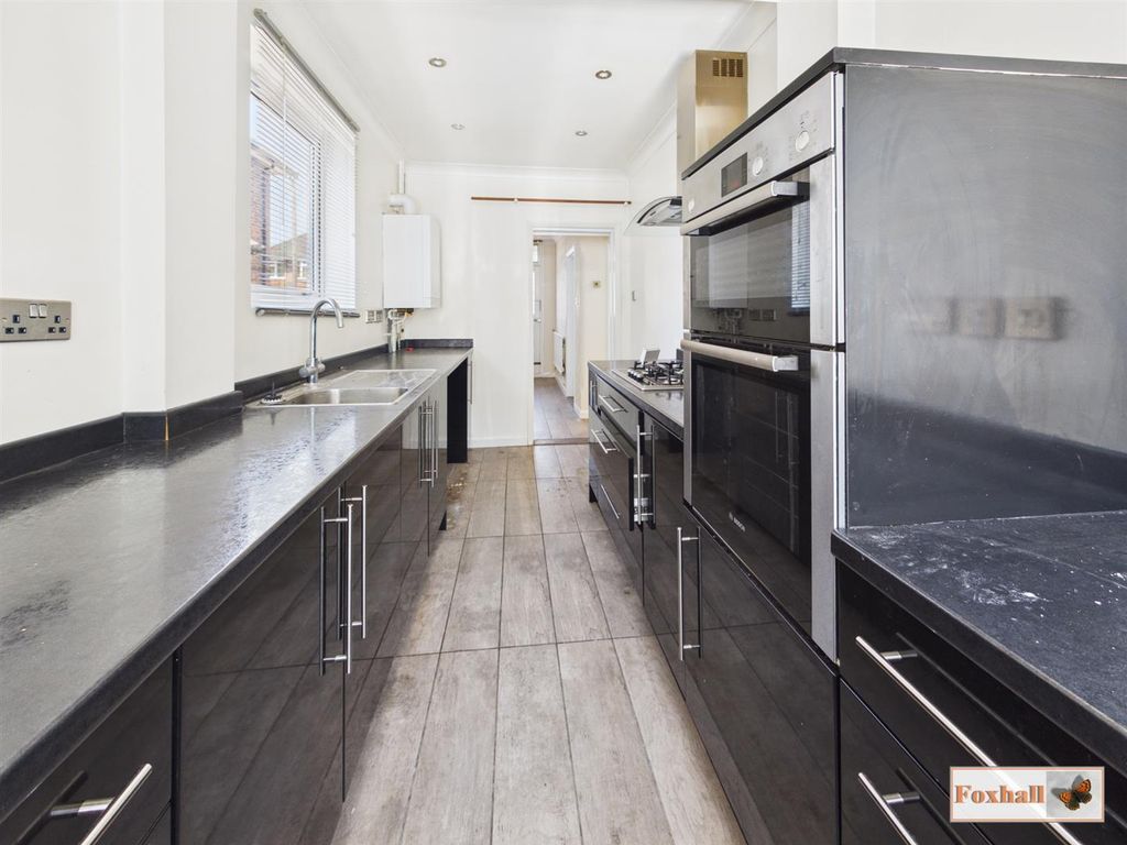 Property photo 3 of 14 Kitchen