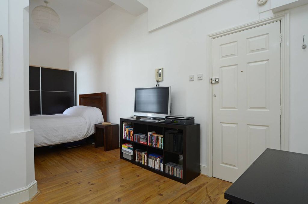 Property photo 3 of 12