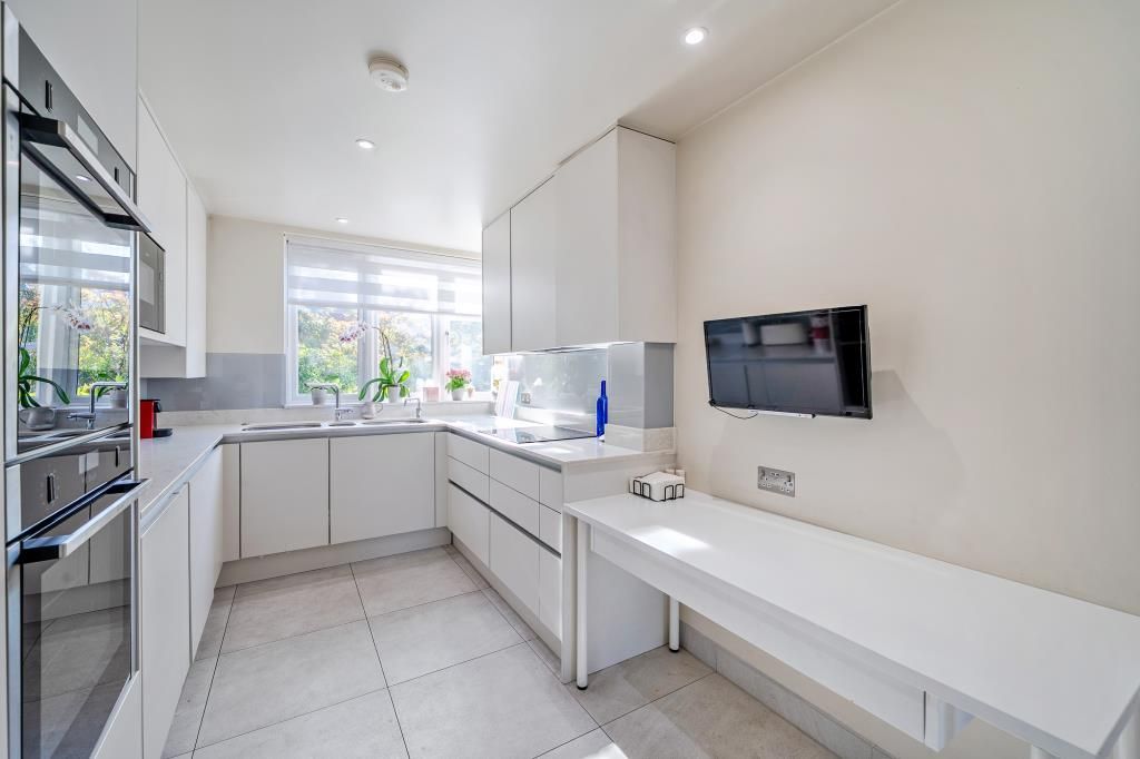 Property photo 3 of 20 Kitchen