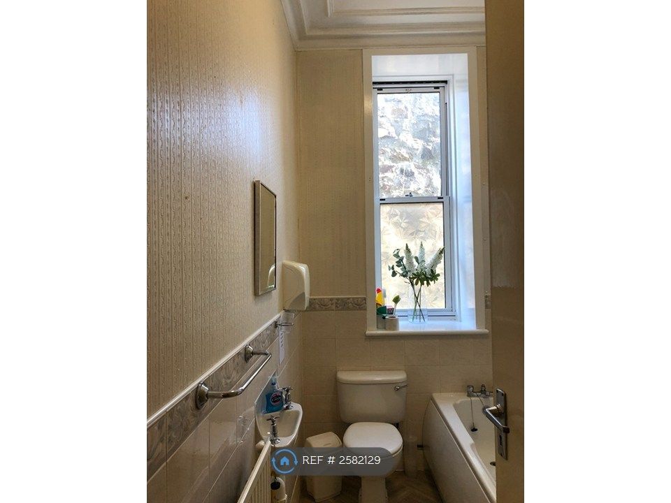 Property photo 3 of 9 1 Of 4 Shower Rooms