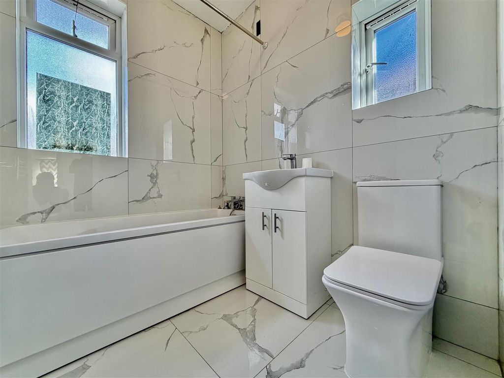 Property photo 3 of 11 Family Bathroom/ WC
