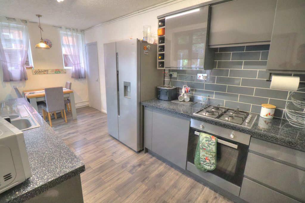 Property photo 3 of 21 Kitchen/Diner