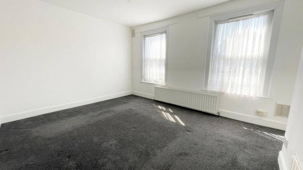 Property photo 3 of 10 7