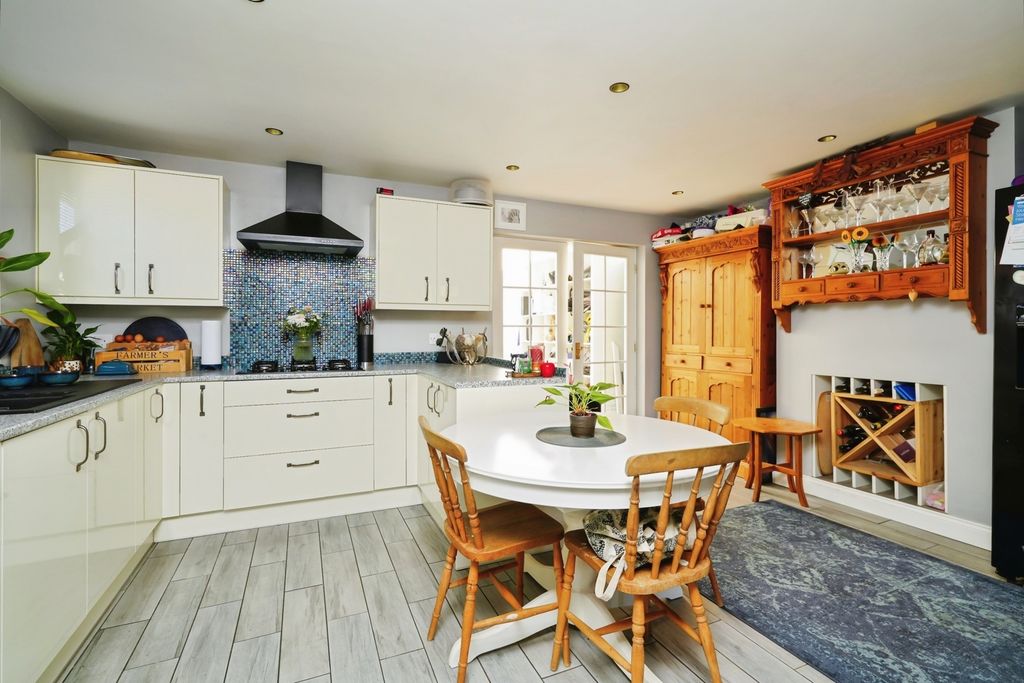 Property photo 2 of 12 Pbox-Img.Jpg